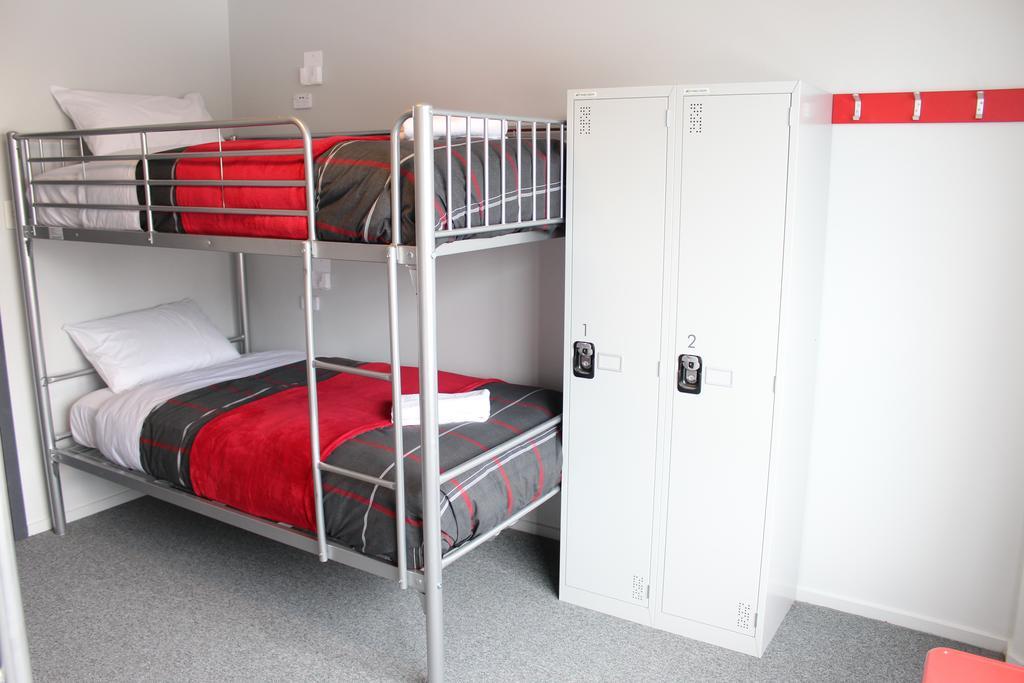 Urbanz Hostel Christchurch Kamer foto A typical room at a backpackers' hostel in New Zealand