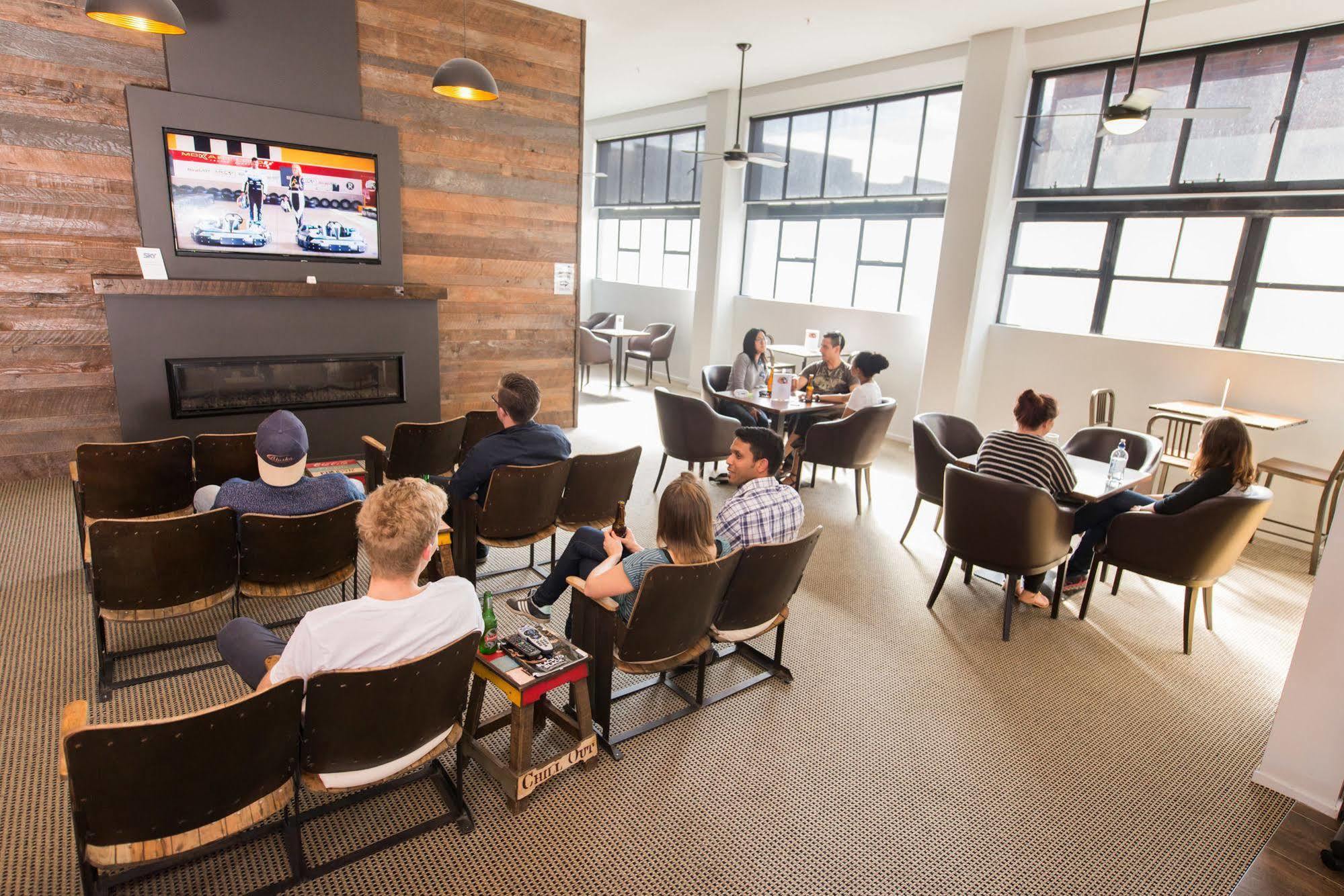 Urbanz Hostel Christchurch Buitenkant foto The lounge at the 2016 NHL All-Star Classic
