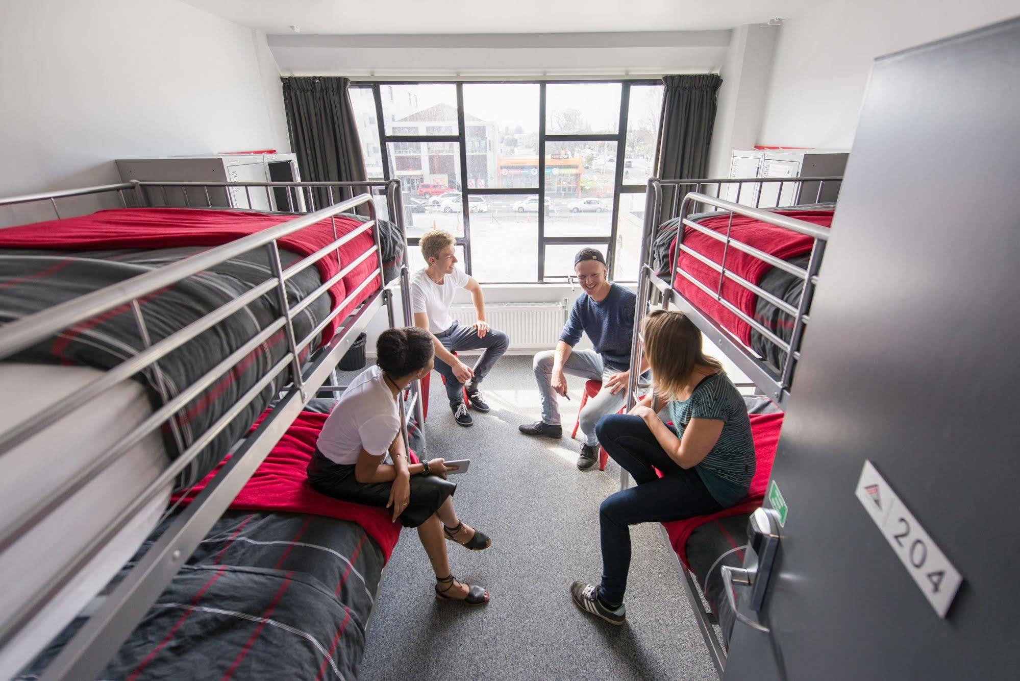 Urbanz Hostel Christchurch Buitenkant foto A typical room at the University of Kent