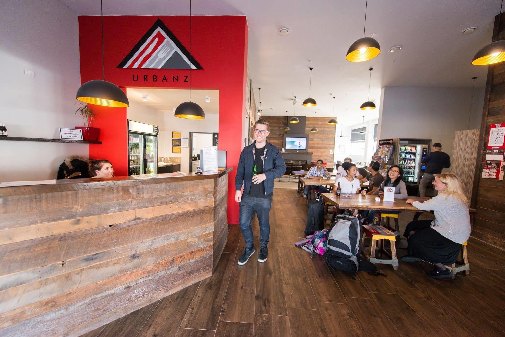 Urbanz Hostel Christchurch Buitenkant foto The Urbanz Cafe